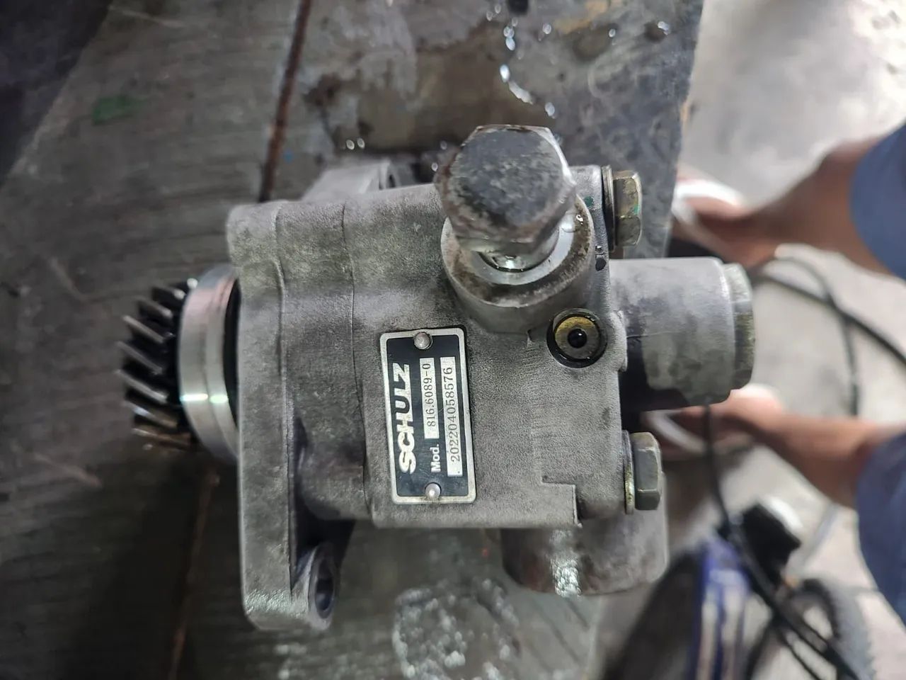 Bomba de direção hidráulica - Caminhão/ Ônibus e Compressor LK39 360CC - Foto 3