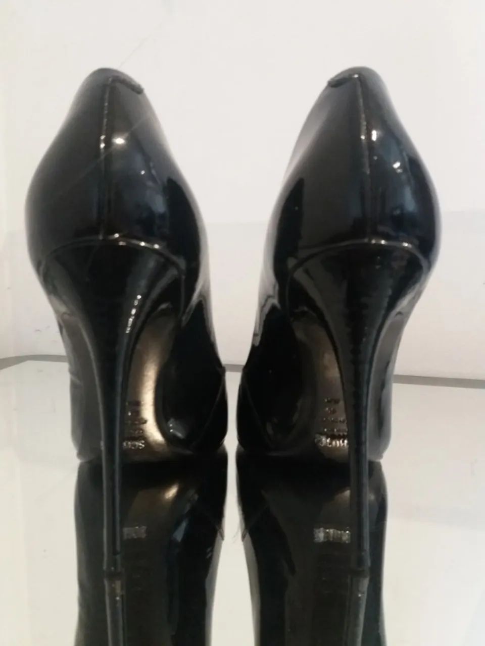 SCARPIN CLÁSSICO SCHUTZ. PRETO VERNIZ. LINDÍSSIMO - Foto 3