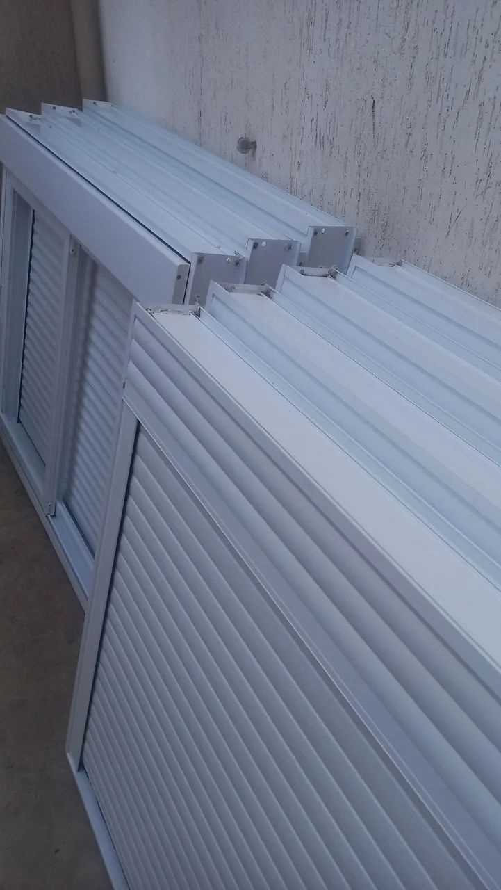 Janela com persiana branca ( tenho 4 peças ) - Foto 4