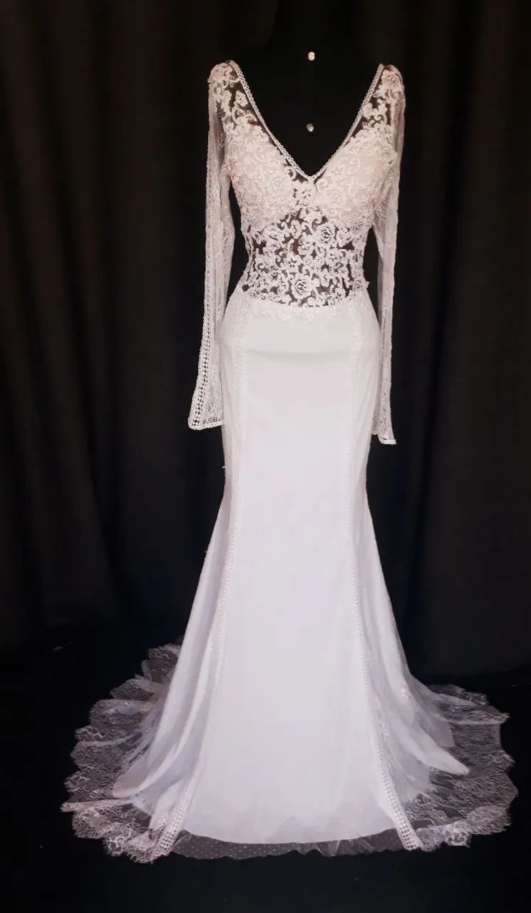 Vestido de Noiva com Renda e Manga Longa