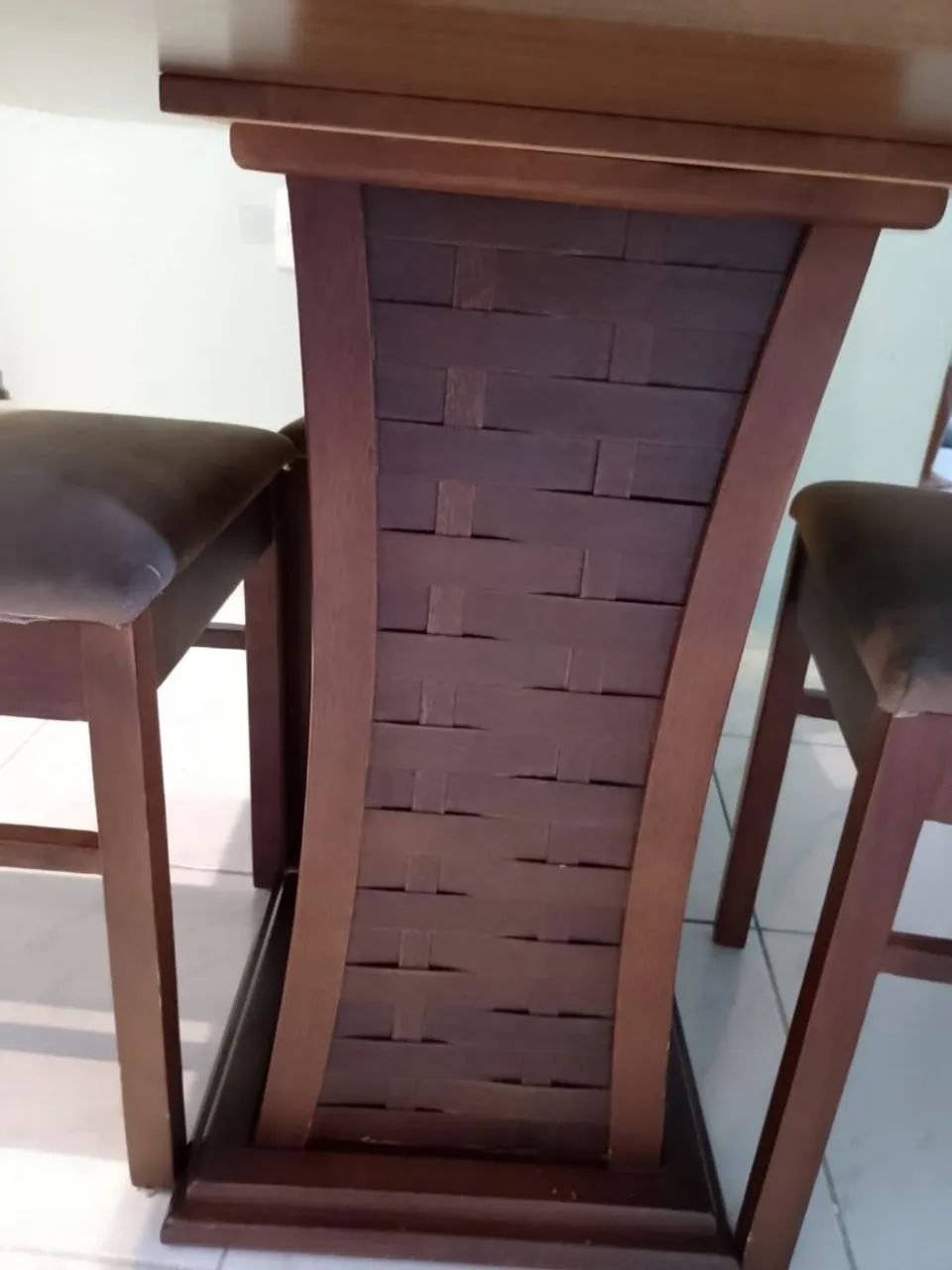 Vendo mesa com 4 cadeiras 64994315991554123