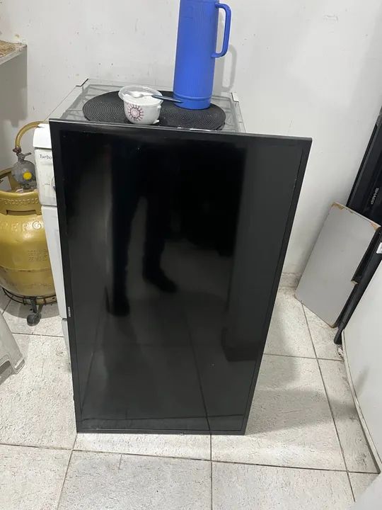 Televisor Samsung UN40T5300AG tela quebrada 