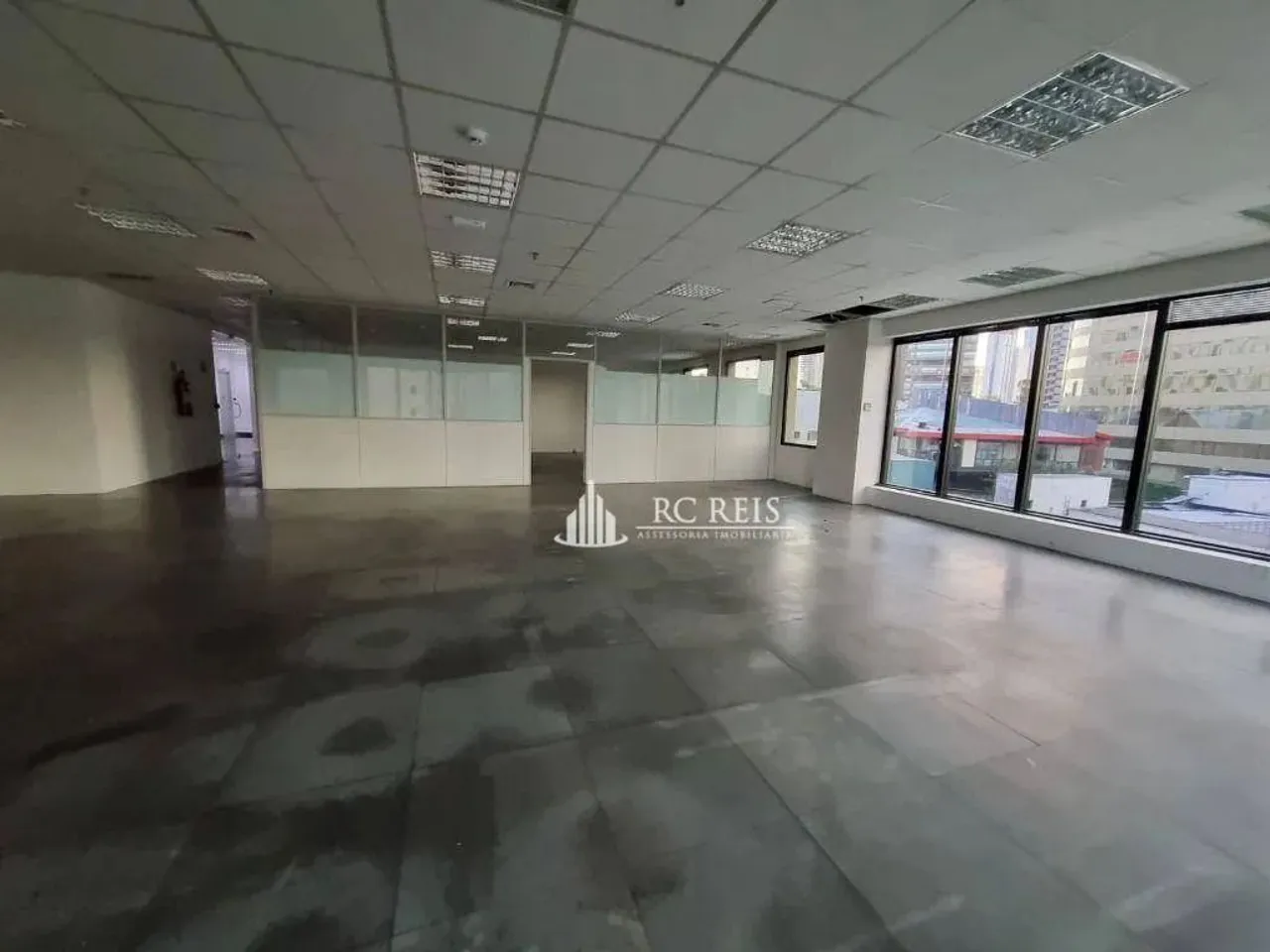 Sala em Alphaville, 340 m² - venda por R$ 2.400.000 ou aluguel por R$ 11.900/mês + despesa