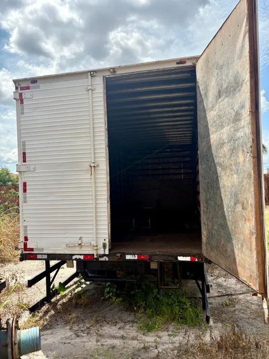 Vendo Baú Toco - 7,10m - Piso em Chapa de Ferro - Foto 8