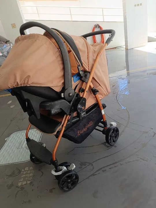 Carrinho de bebê + cosco 