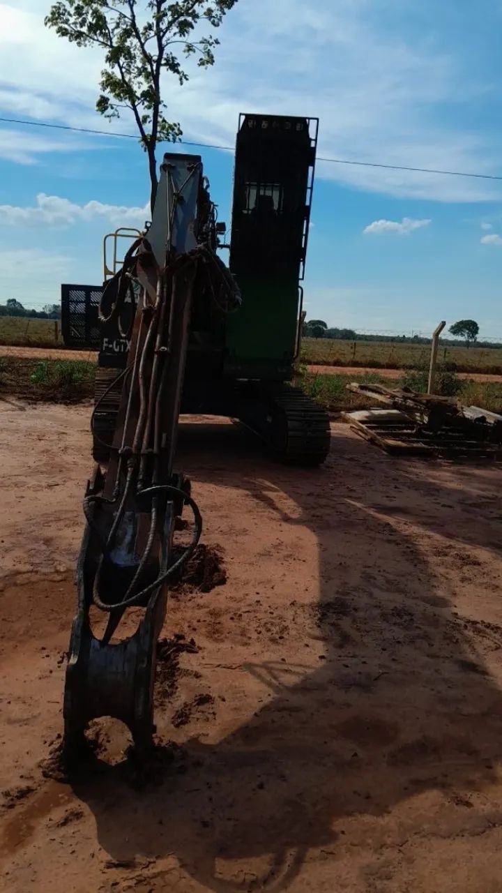 ESCAVADEIRA HIDR DE ESTEIRA JOHN DEERE 2144G 25T (Com implemento) - Foto 2