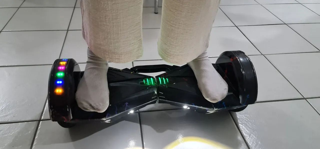 Hoverboard com Luzes LED - Diversão Garantida! - Foto 2