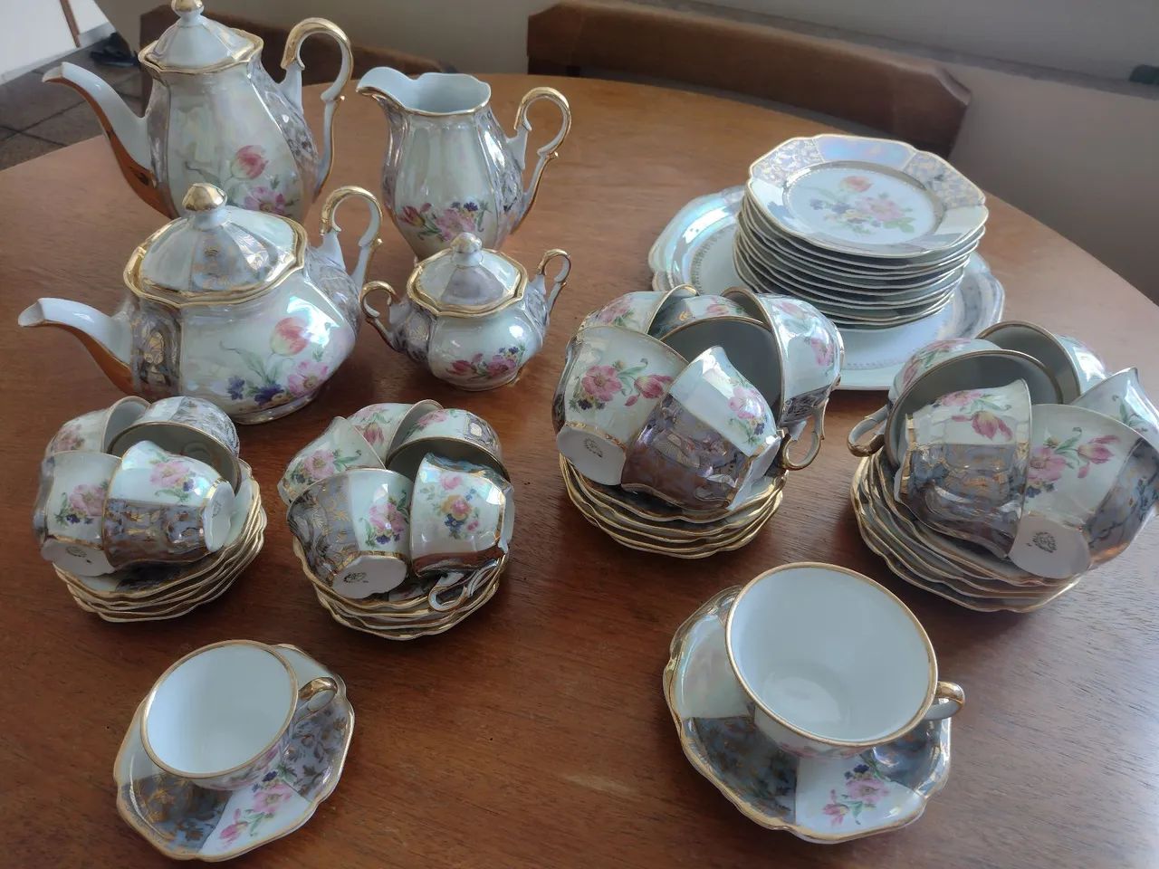 Antique tea set63824569129601120
