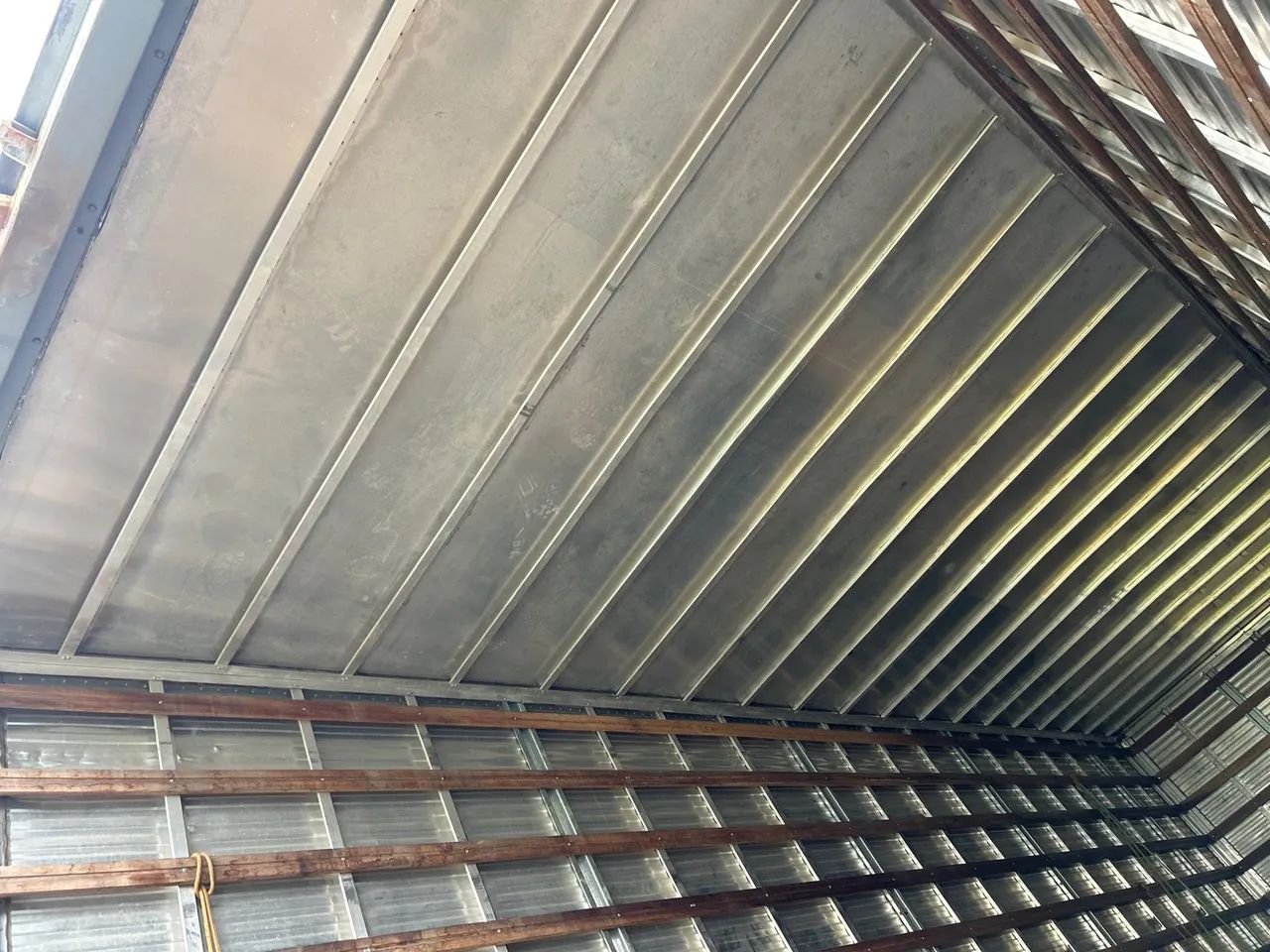 Baú Alumínio Carga Seca Carbus 08 Metros - Foto 6