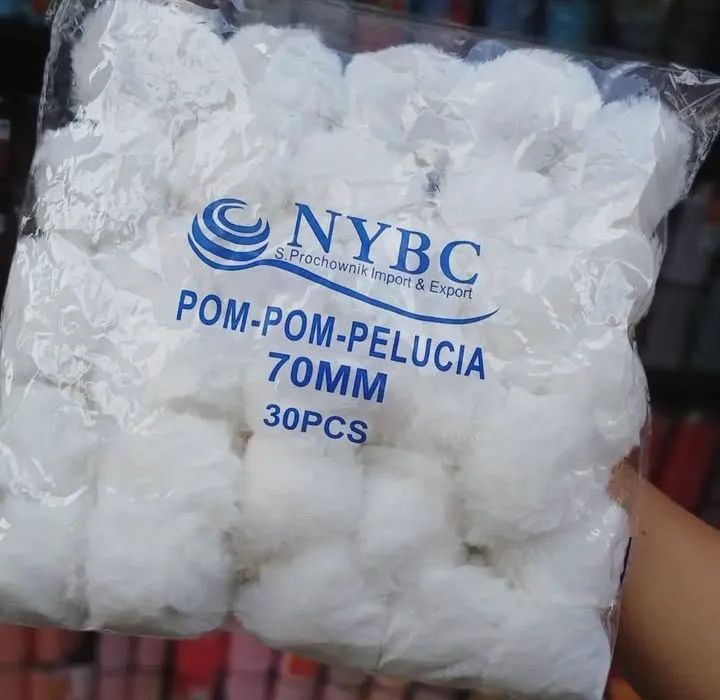 Pacote com 50 Pompons de Pelúcia NYBC. - Foto 2