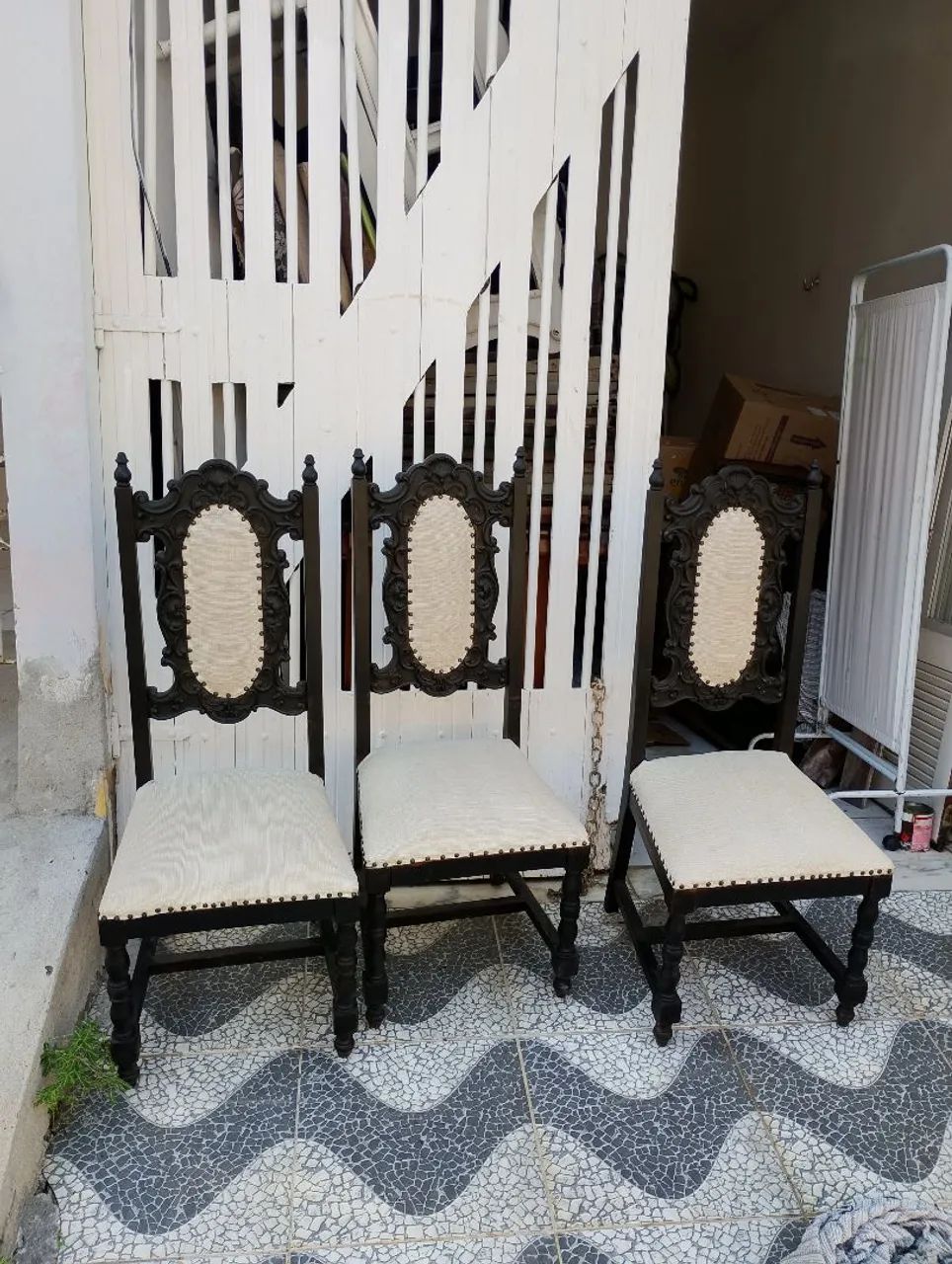 6 cadeiras com almofadas assento, e encosto prontas 350 a unidade  - Foto 2