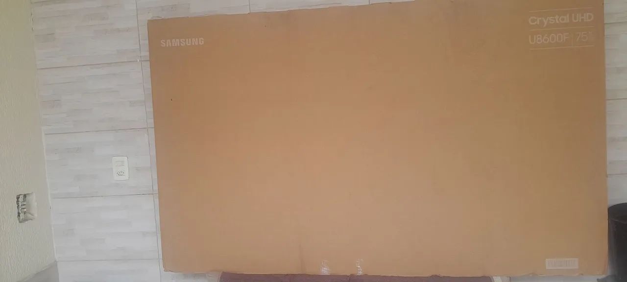 Vende-se caixa de papelão p/ tv de 75" polegadas com proteção de isopor em perfeito estado
