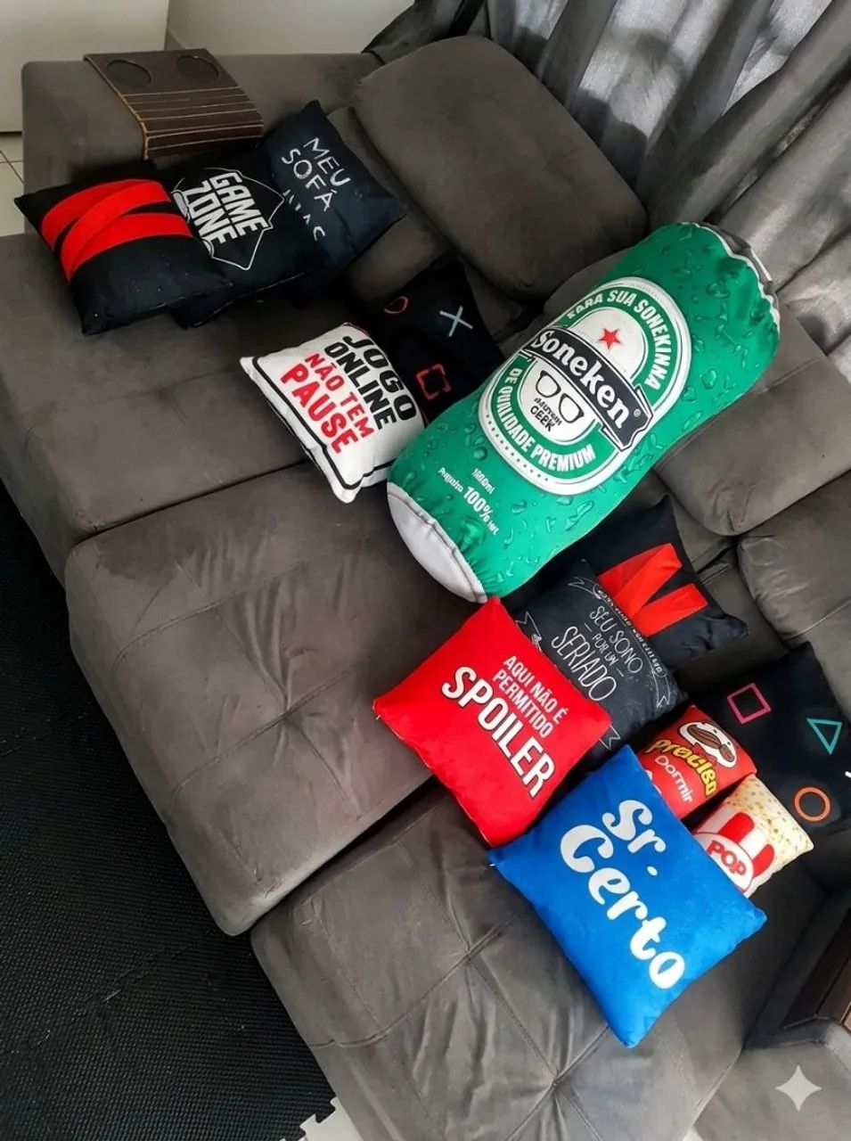 Sofá retrátil 3 lugares+combo de almofadas divertidas 