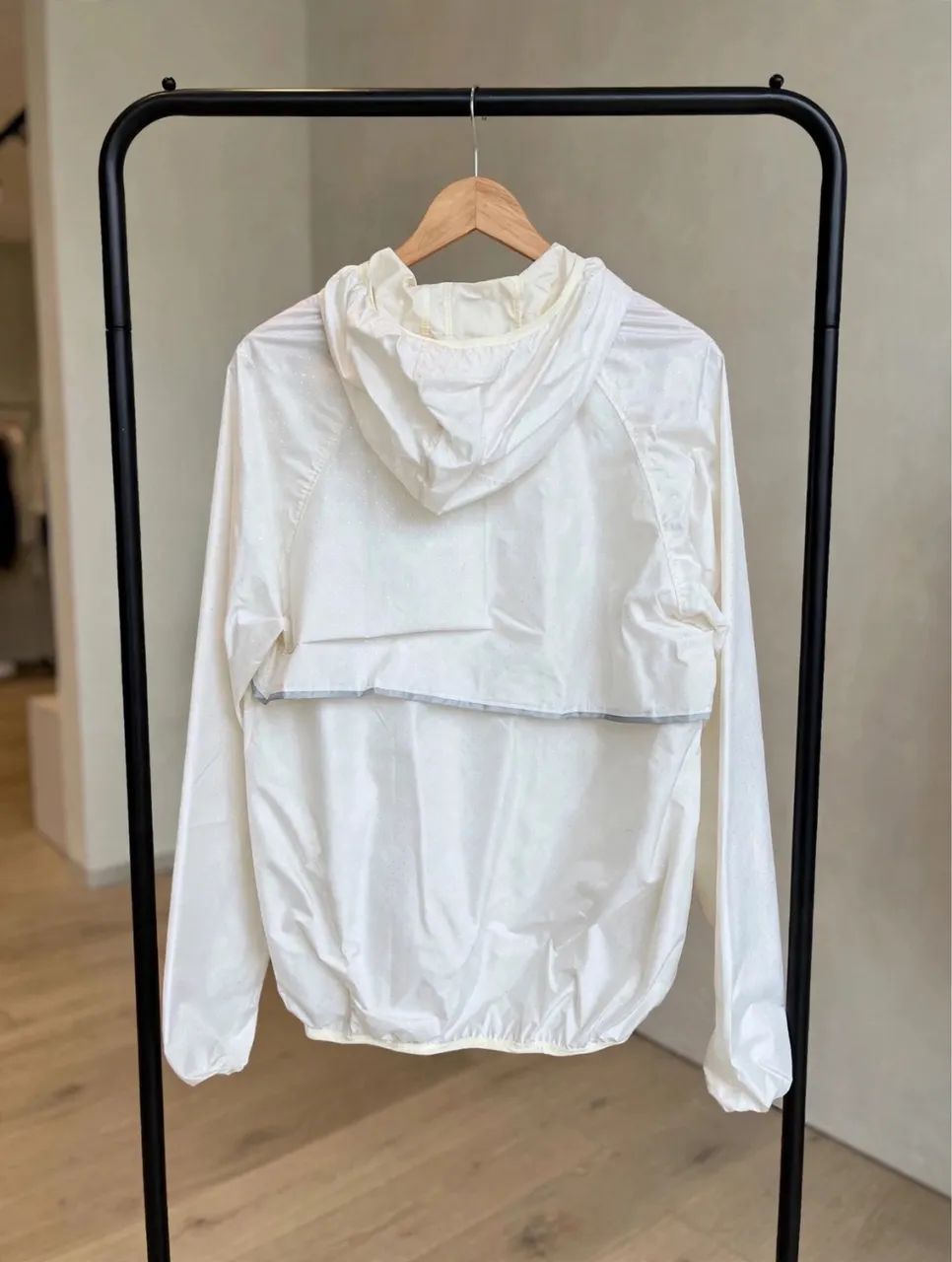 Corta Vento Masculino Branco com Capuz  - Foto 3