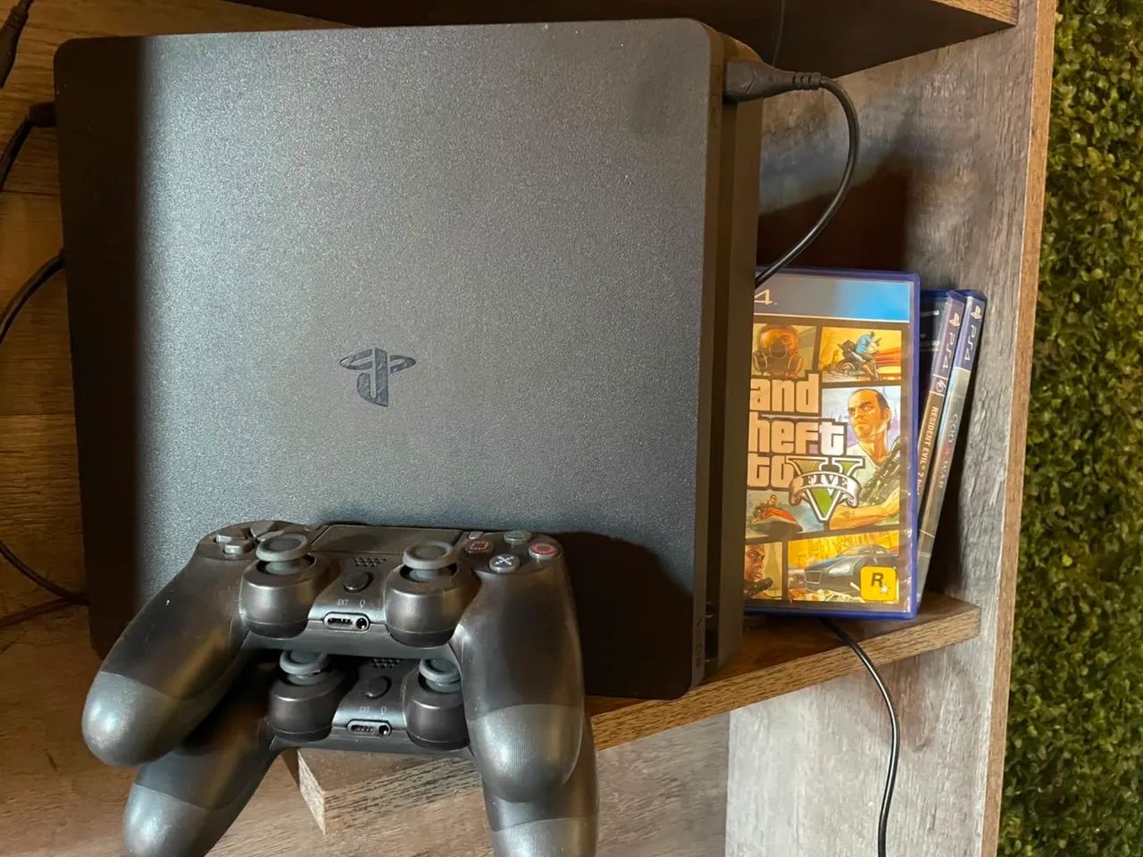 Plays station 4 