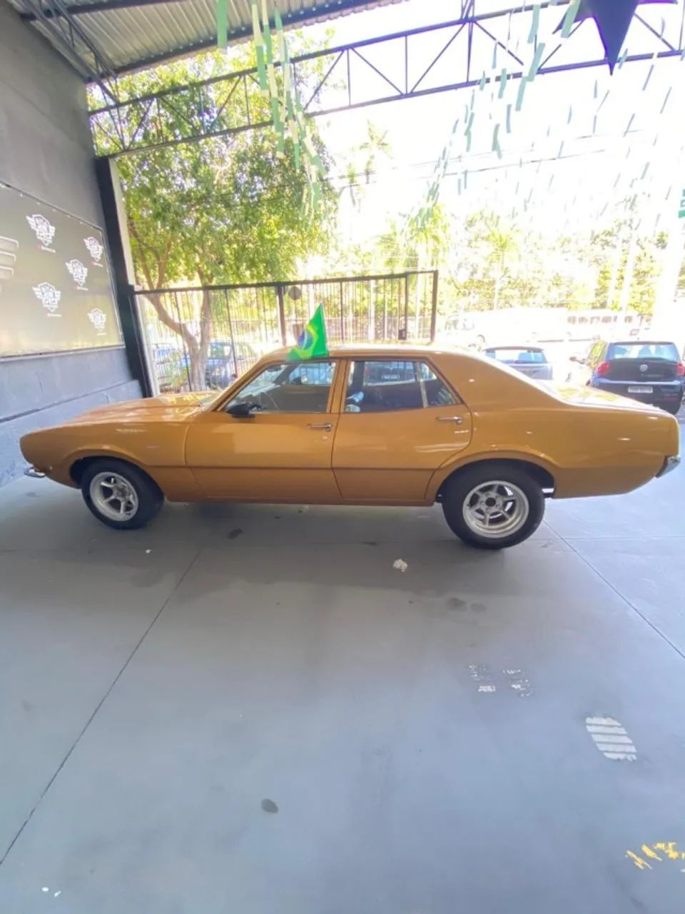 Ford Maverick Super Sedan 6 Cilindros Gasolina 4P Manual 1975 - Foto 2