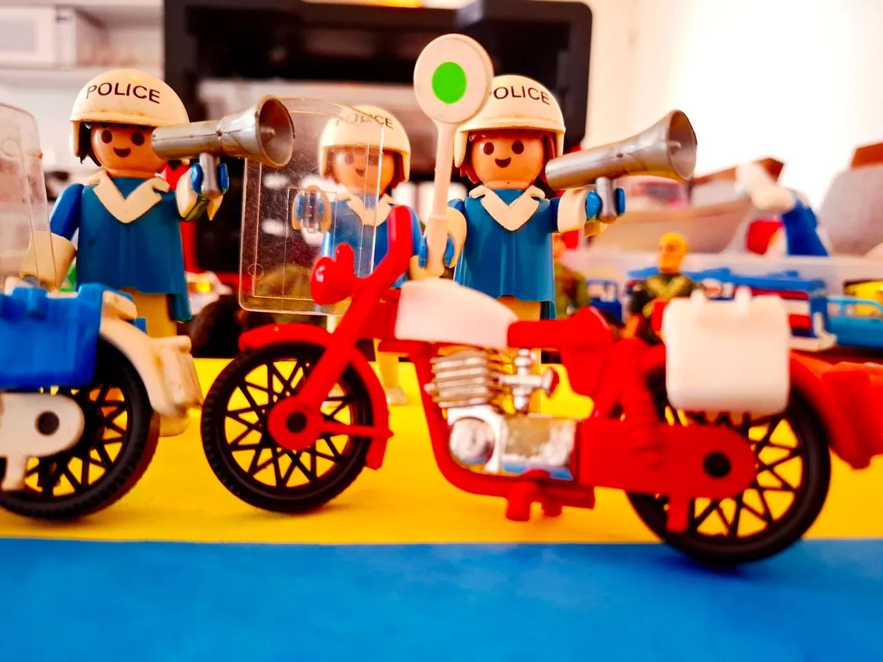 Playmobil anos 80 Polícia de Choque  - Foto 4