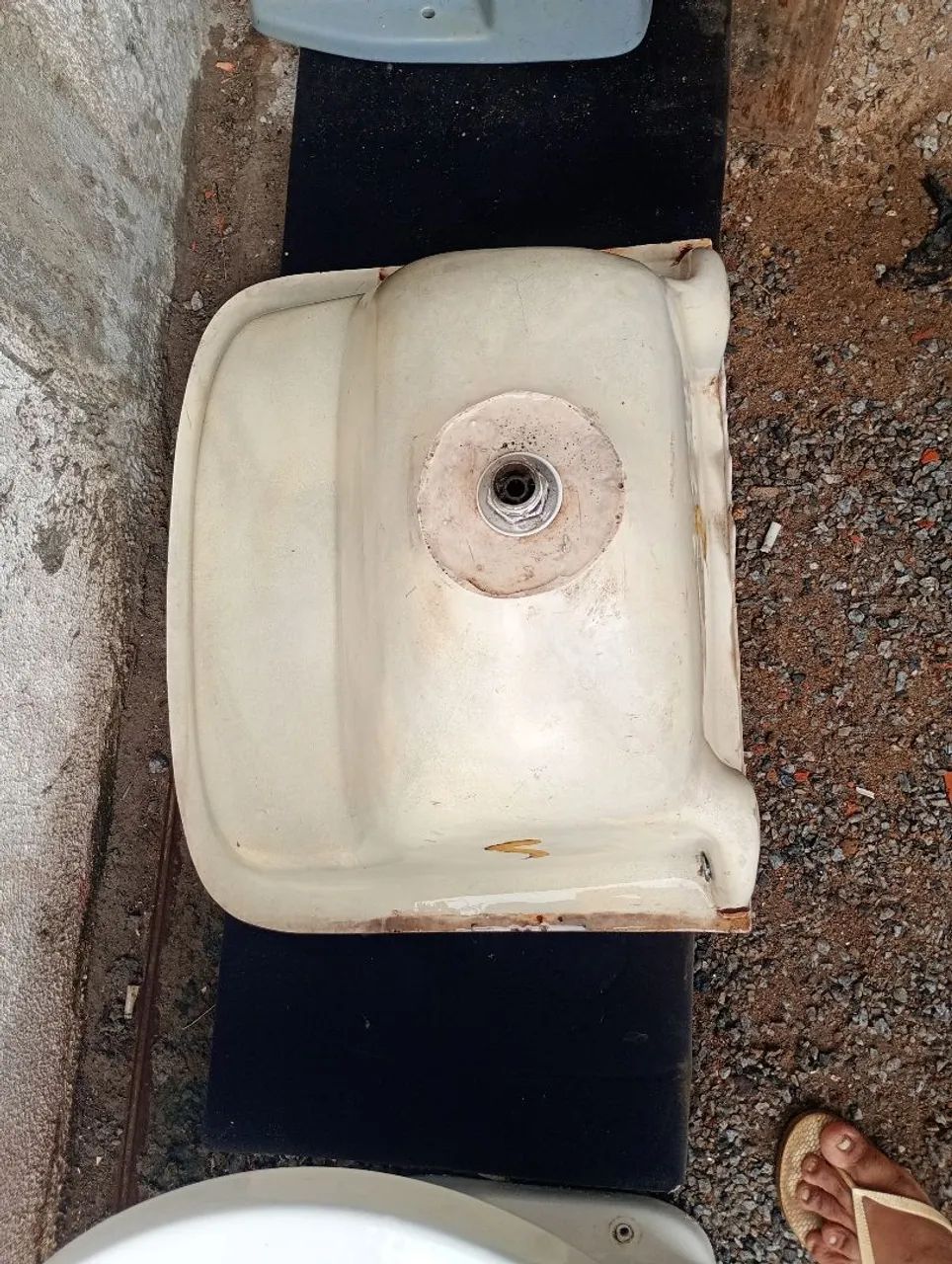 Vendo esse tanque  de larva roupas  - Foto 4