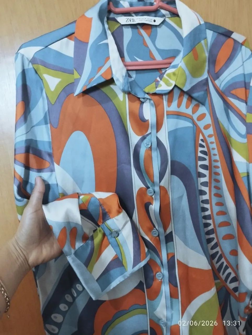 Camisa Zara, usada uma única vez. Veste 40/42 - Foto 2