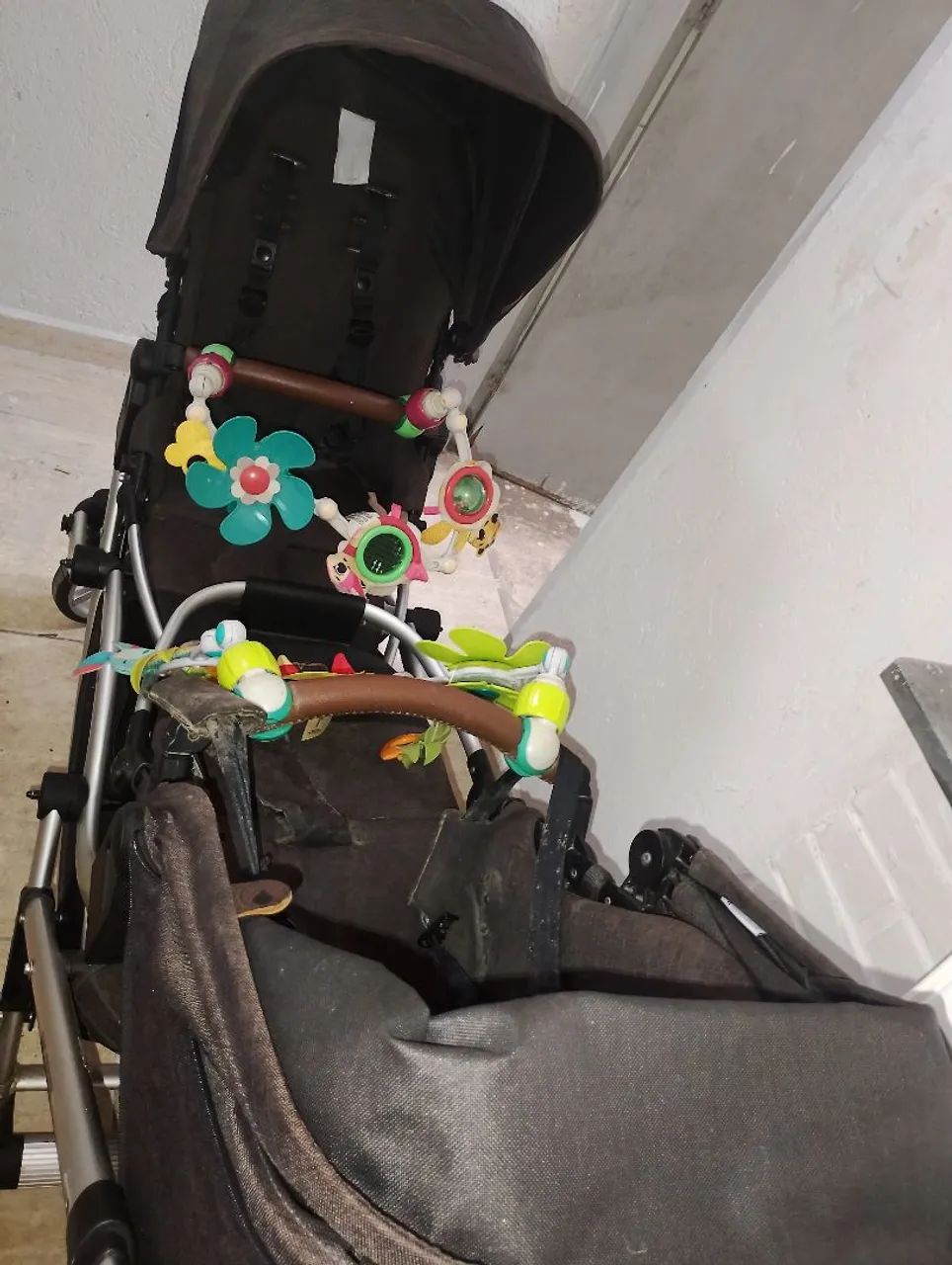 Carrinho de bebê de gêmeos 