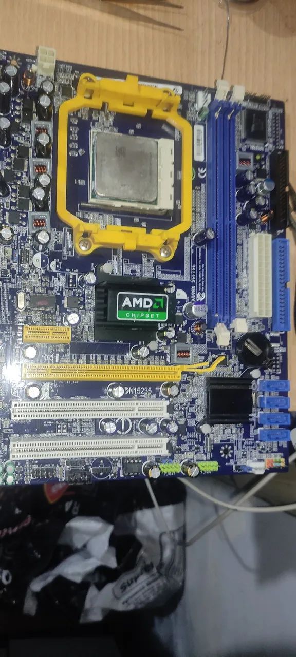 Placa mãe DDR2, com processador + 1gb ddr2