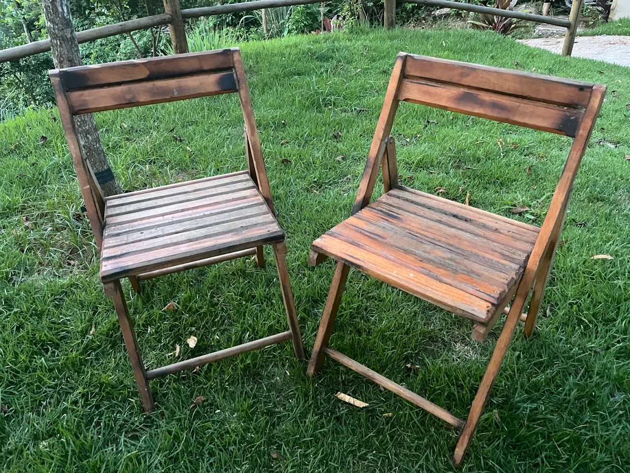 2 Cadeiras de madeira