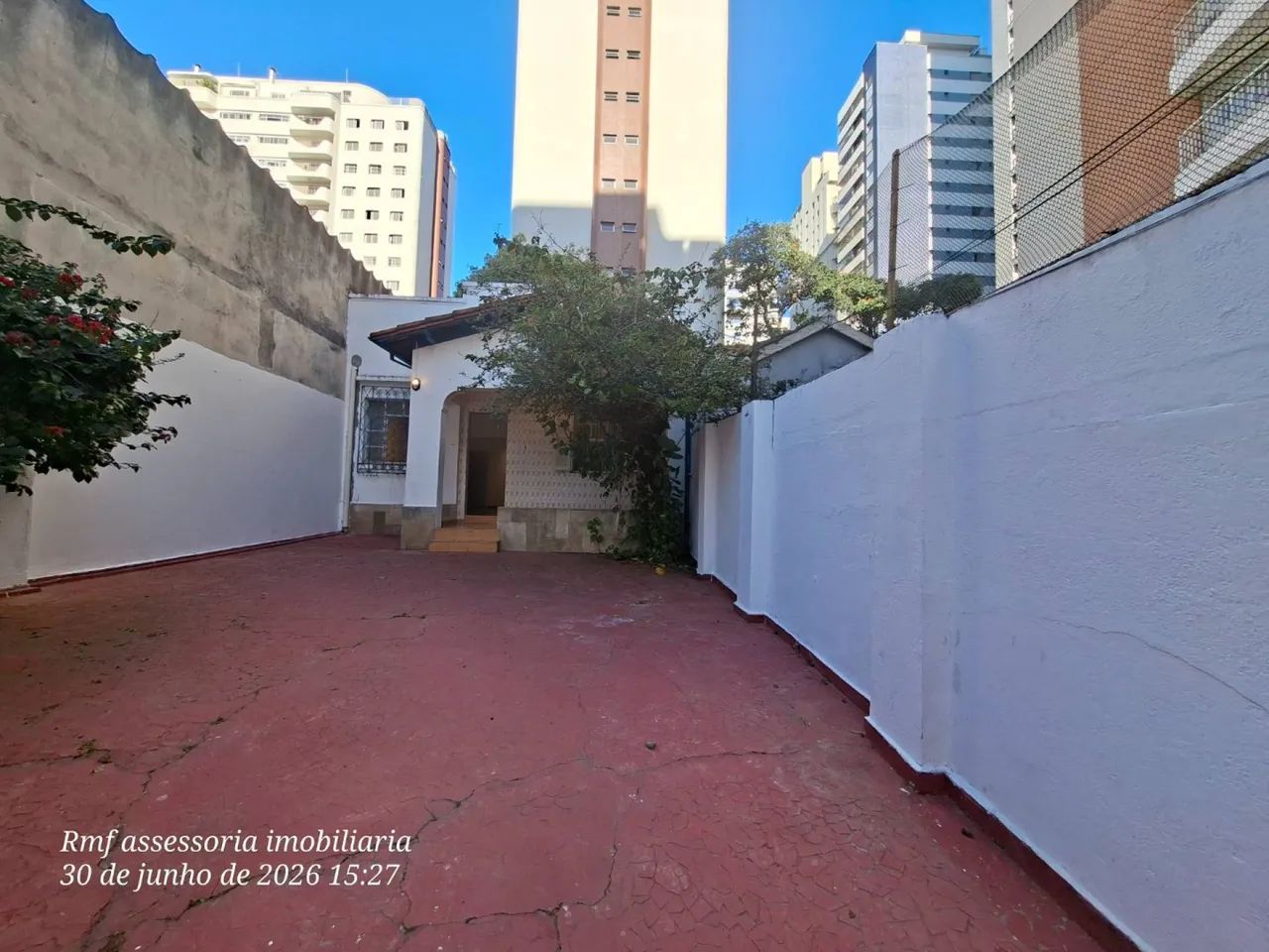 Casa Comercial para Alugar | 3 Salas, Quintal e Excelente Localização - Foto 5