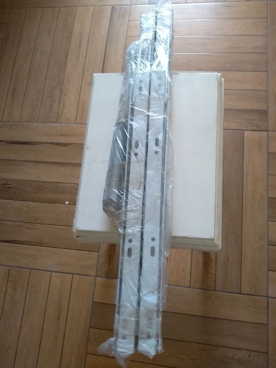Articulação com amortecedor para cama bipartida