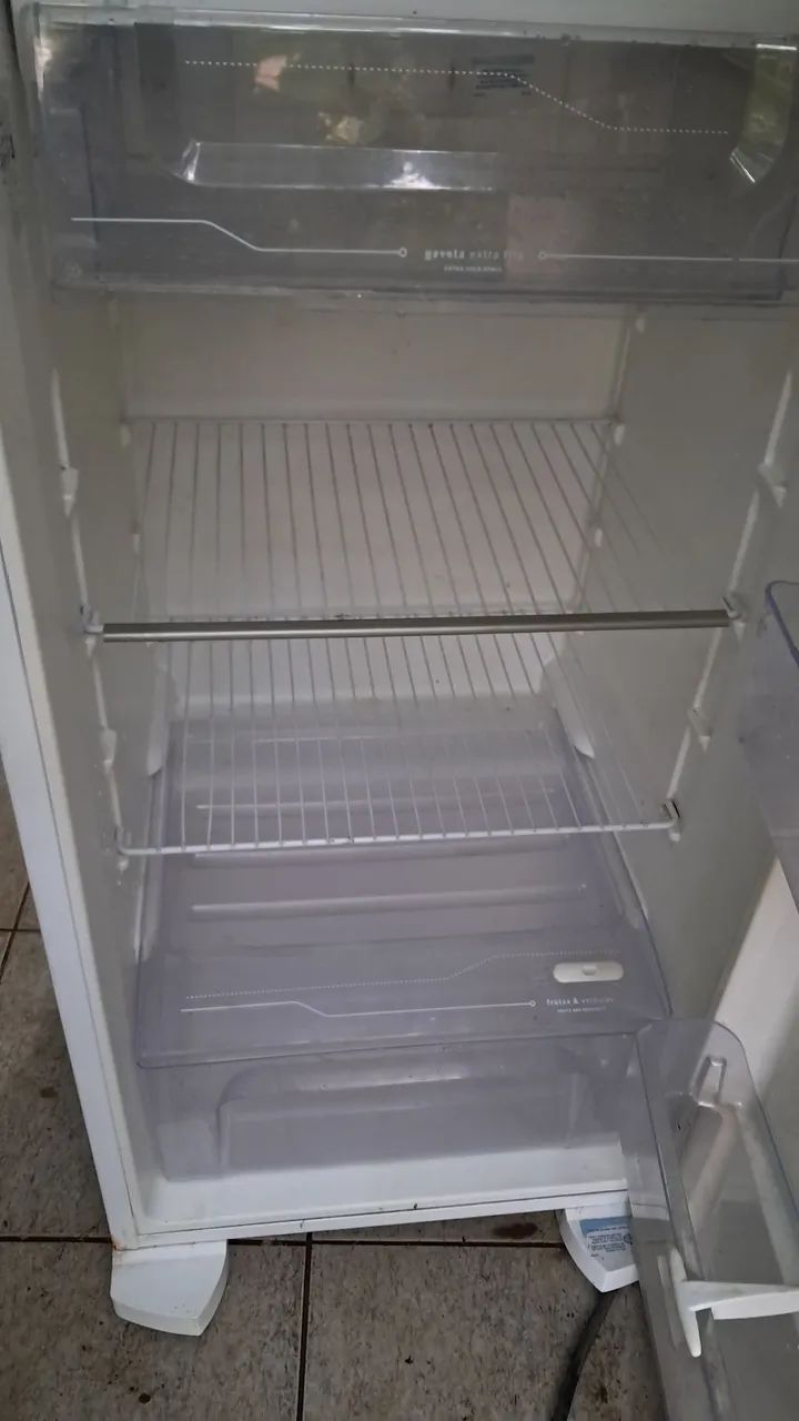 Geladeira eletrolux RFE39 com defeito - Foto 4