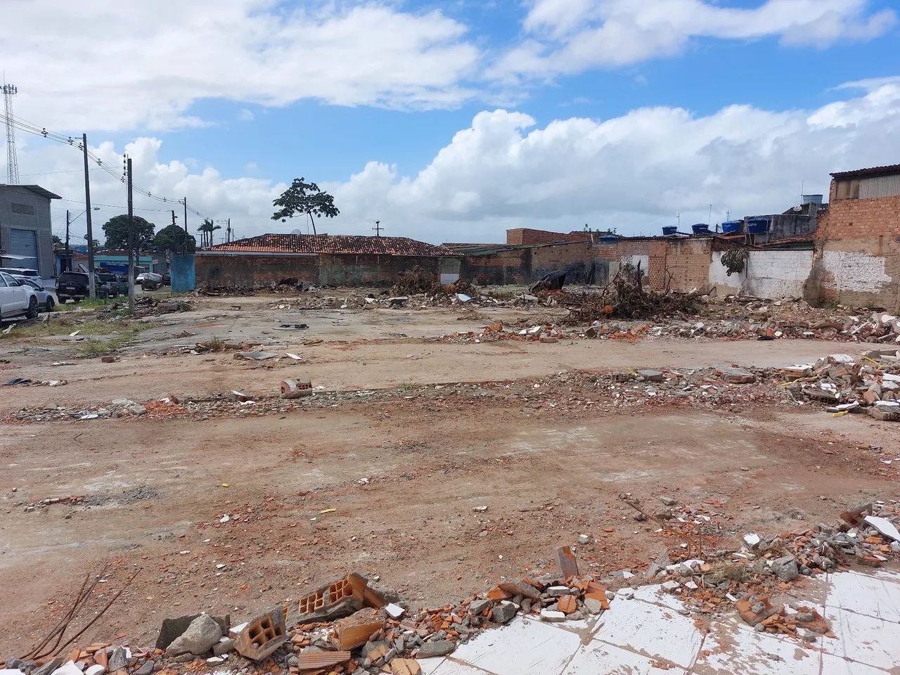 EXELENTE TERRENO NA AV. DURVAL DE GÓES MONTEIRO