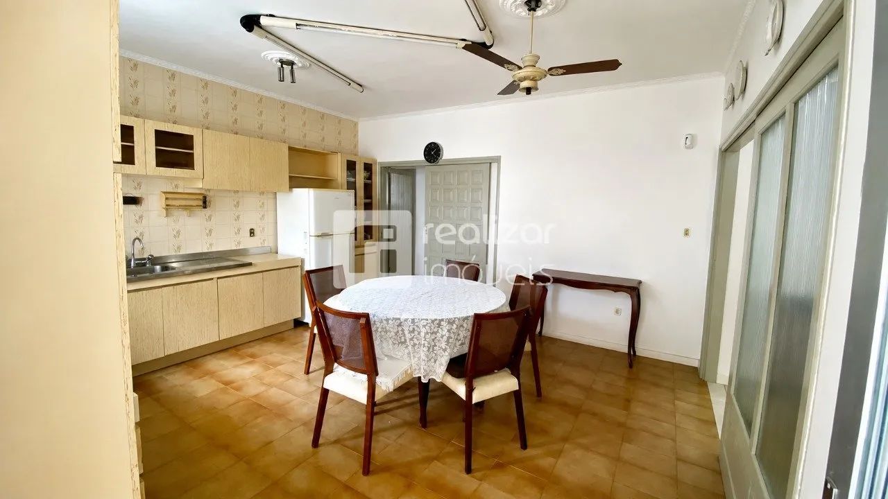 Casa semimobiliada com 3 dormitórios e amplo espaço em Barreiros - São José - Foto 5