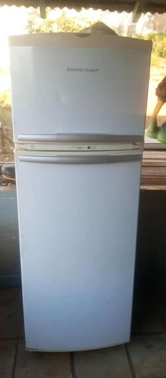 GELADEIRA BRASTEMP FROST FREE PERFEITAS CONDIÇÕES FUNCIONANDO PERFEITAMENTE ENTREGAMOS