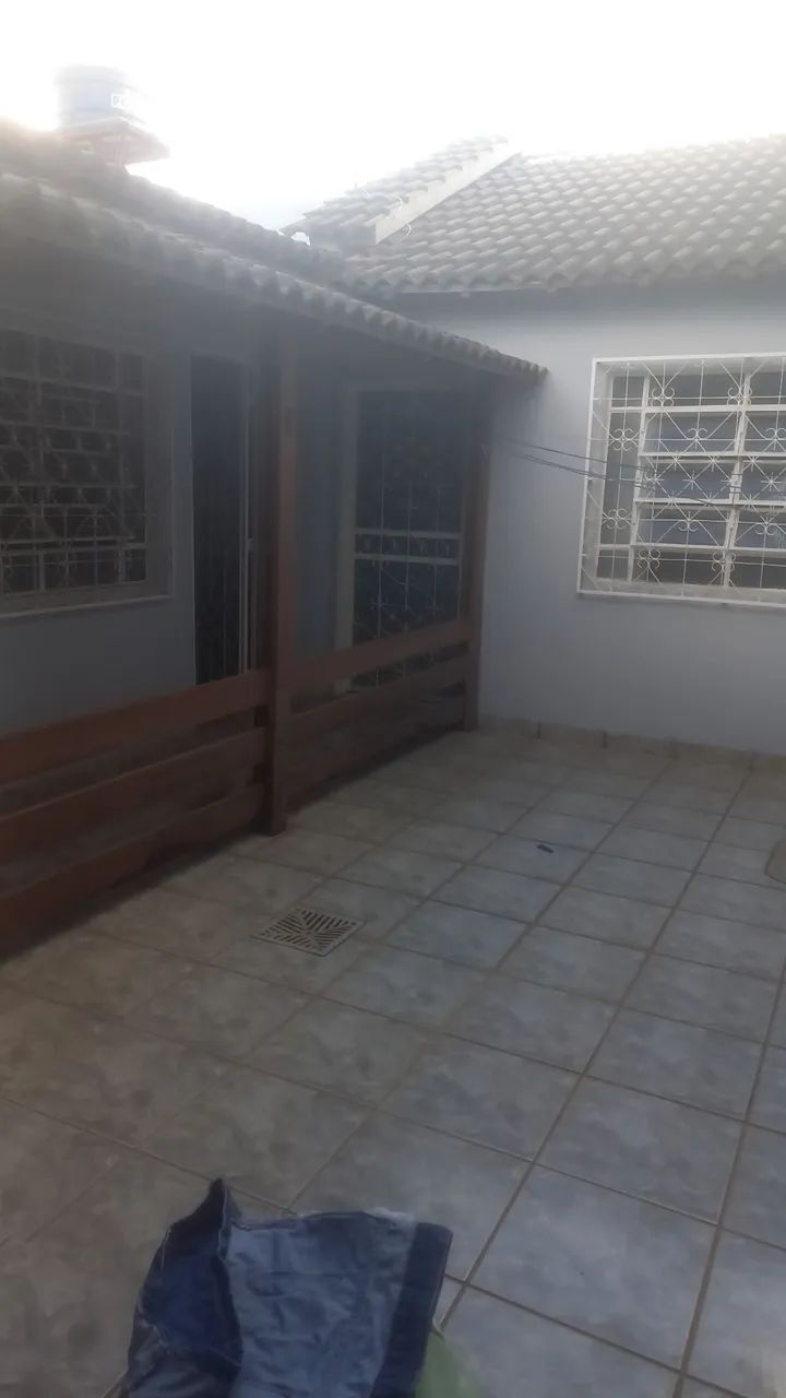Alugo casa de fundos