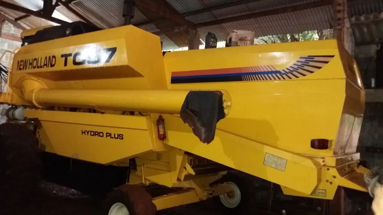 Colheitadeira New Holland TC57 Hydro Plus