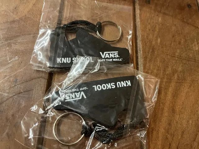2 chaveiro vans knu skool preto - Foto 3
