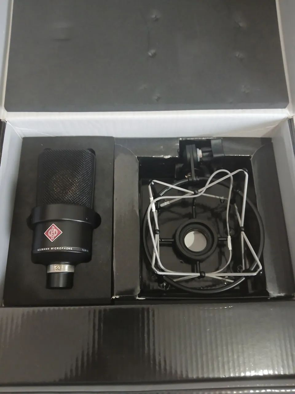 Dois Microfones Neumann TLM 103 condensador  - Foto 3
