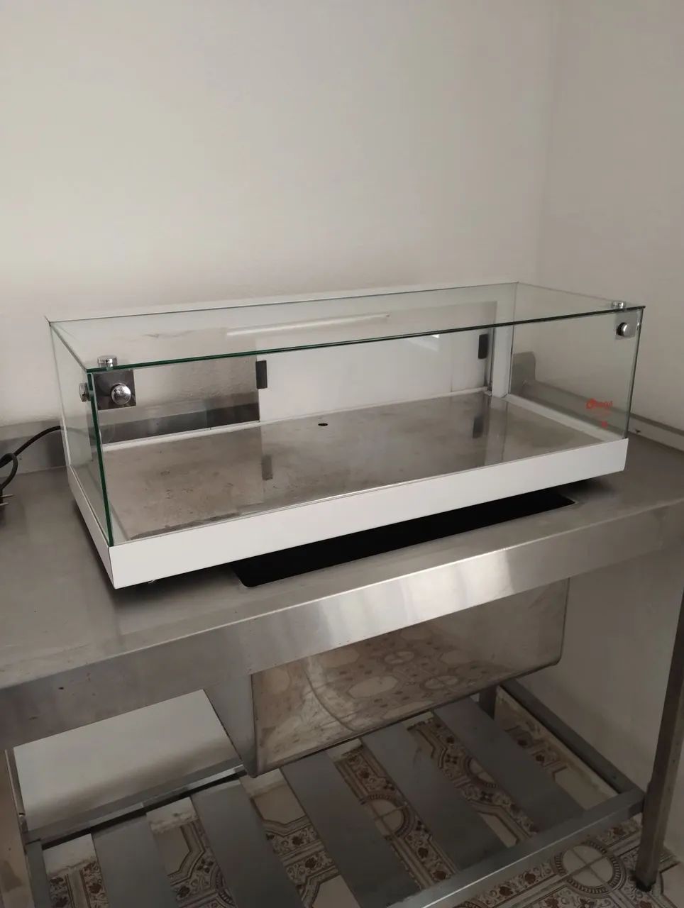 B-VF77 - Vitrine 77cm Branca - Omega
