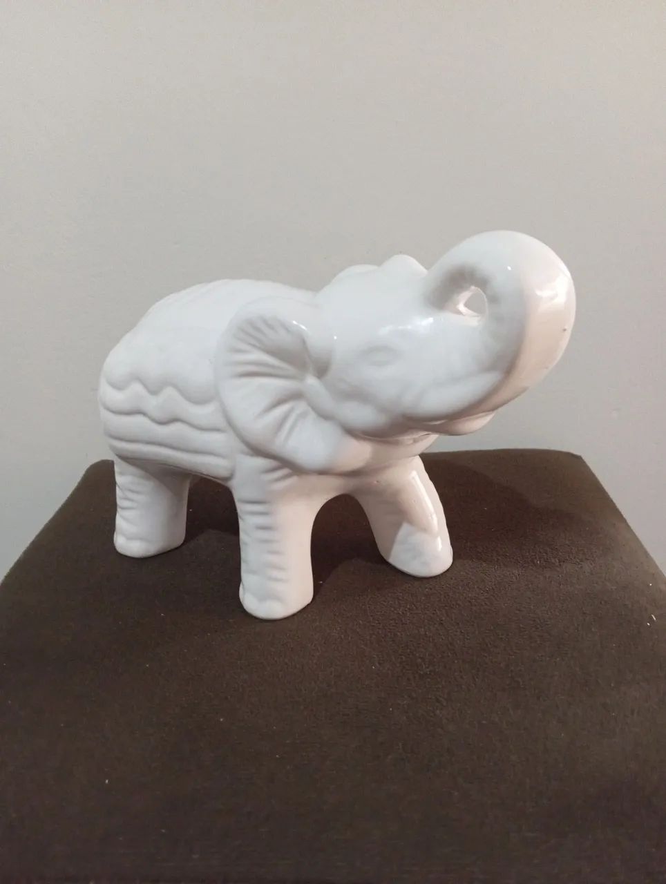 Bibelô em louça elefante.  - Foto 2