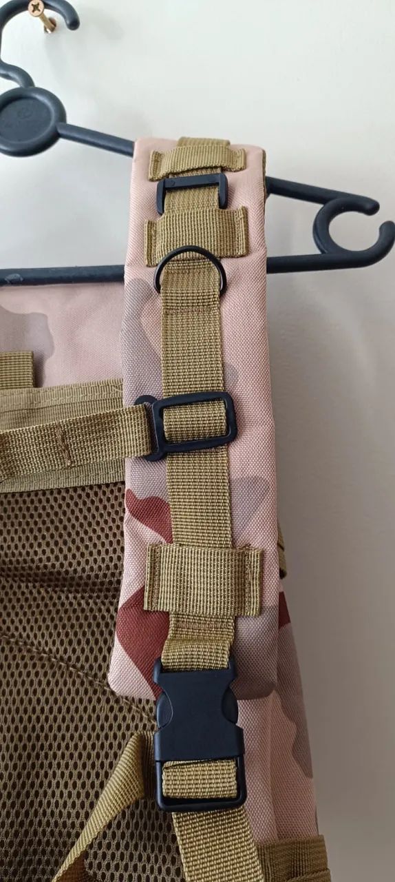 Mochila camuflada deserto resistente 30L com vários compartimentos nova - Foto 5