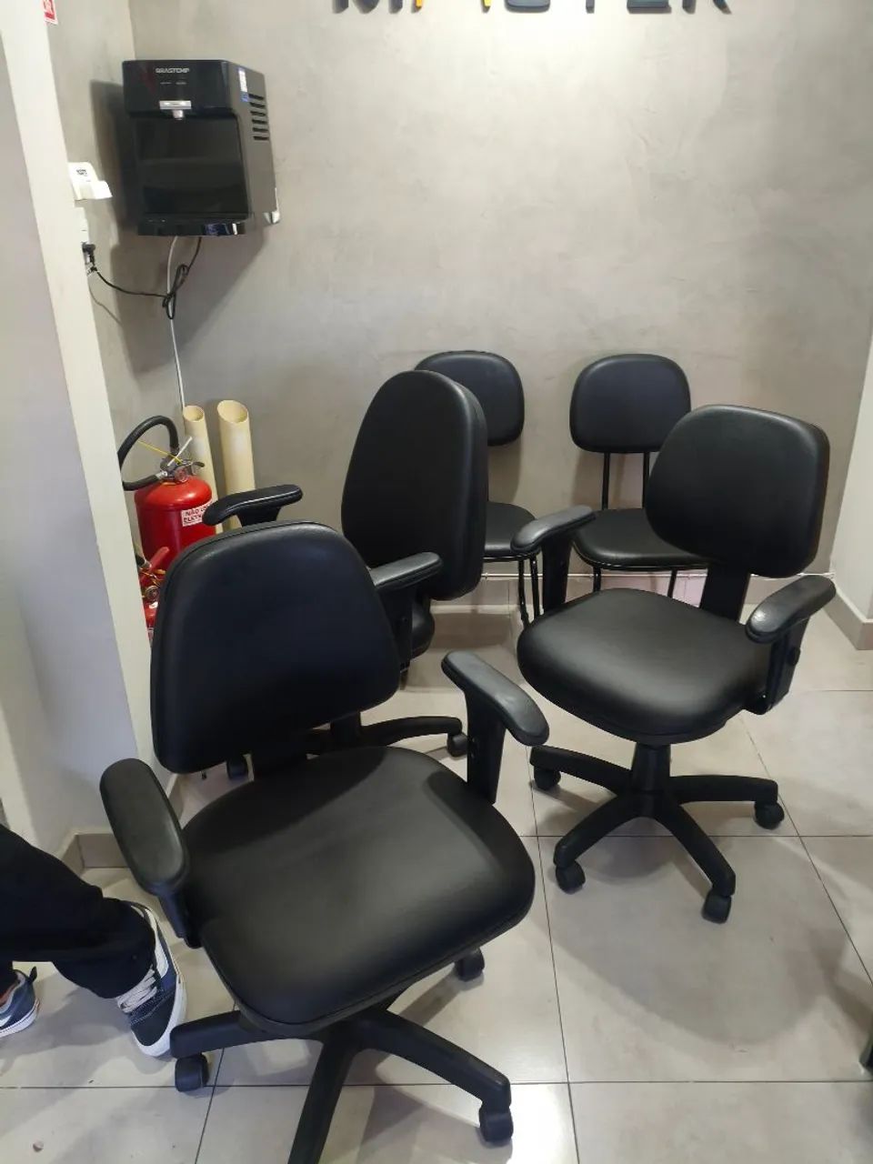 Reforma e manutenção de cadeiras para escritório  - Foto 2
