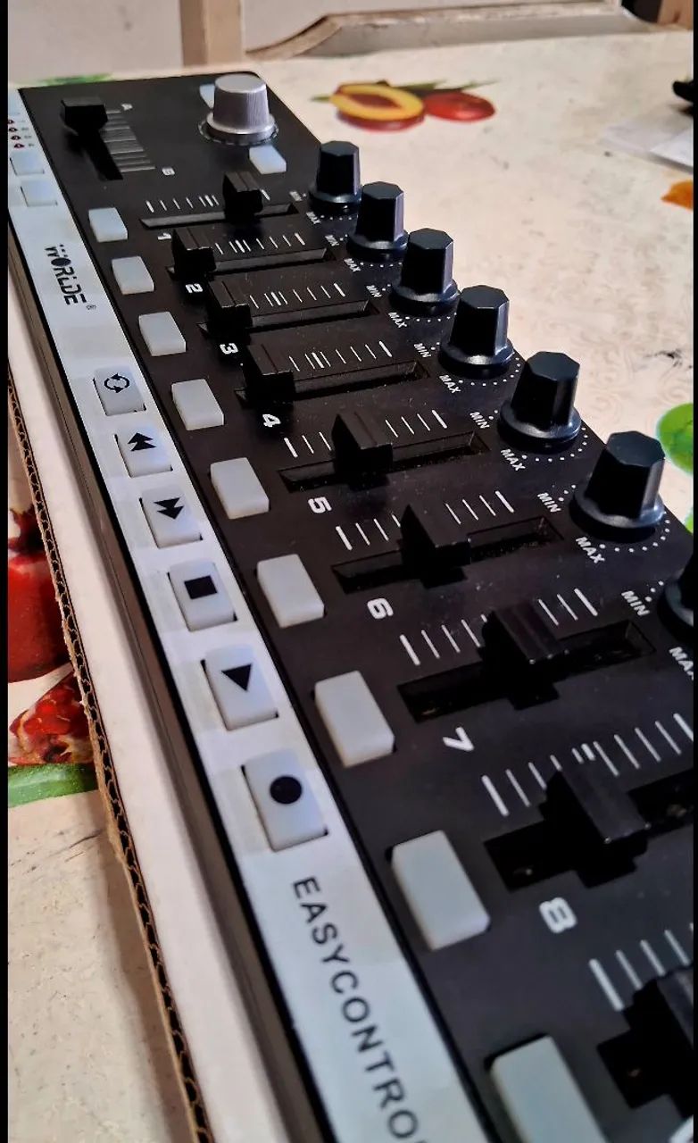 Controlador Midi Mixer Worlde EasyControl.9 