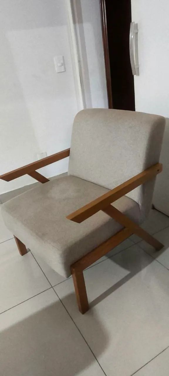 Poltronas madeira estofada