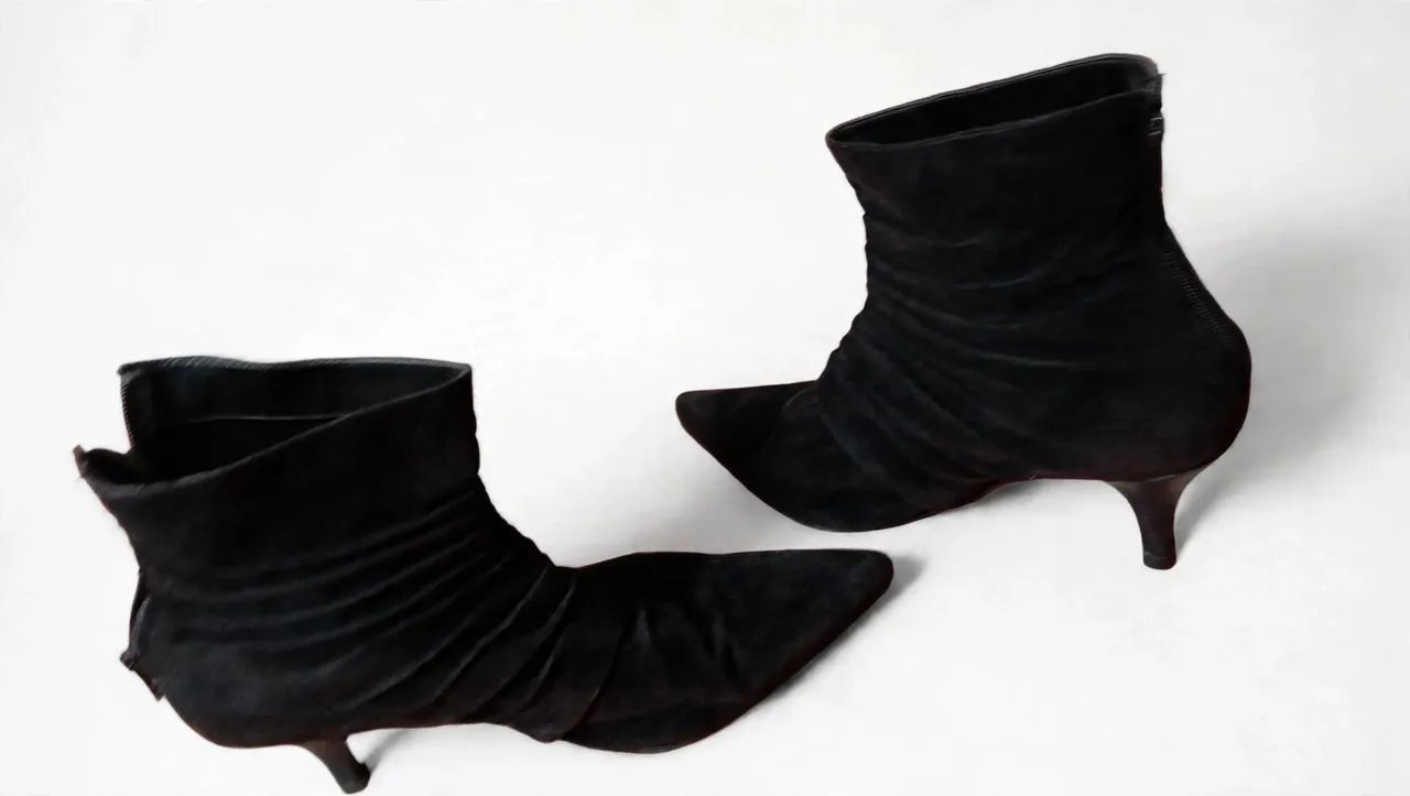 Bota Ankle Bico Fino com Drapeado