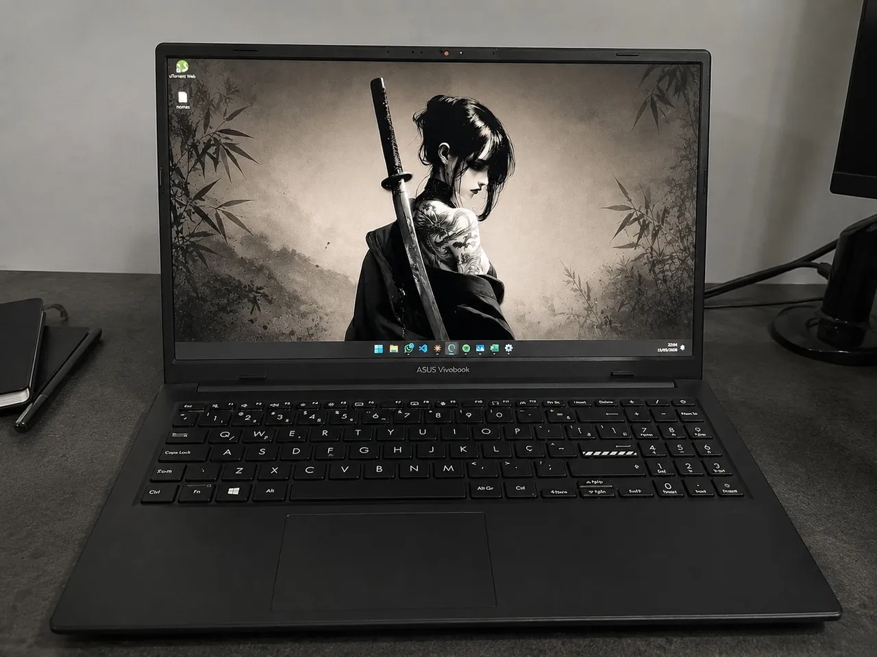 ASUS Vivobook Go 15 Ryzen 5 7520U 8GB DDR5 256GB + Windows 11