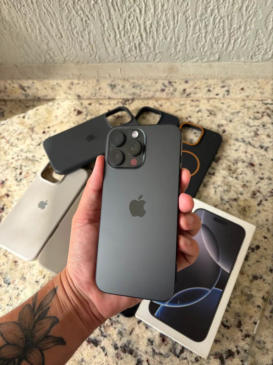 iPhone 16 Pro Max - Foto 2
