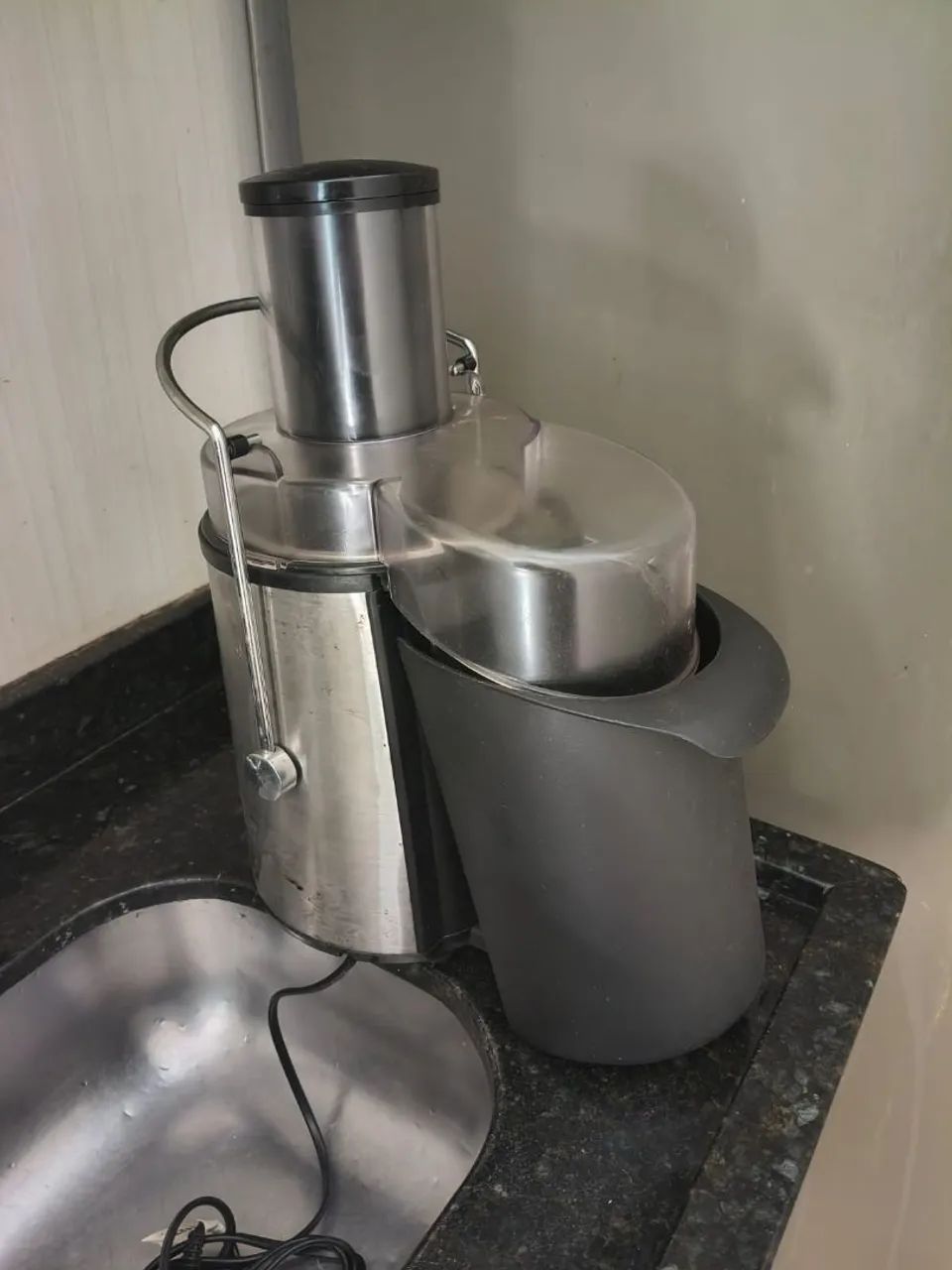 Centrífuga de suco funcionando perfeitamente 