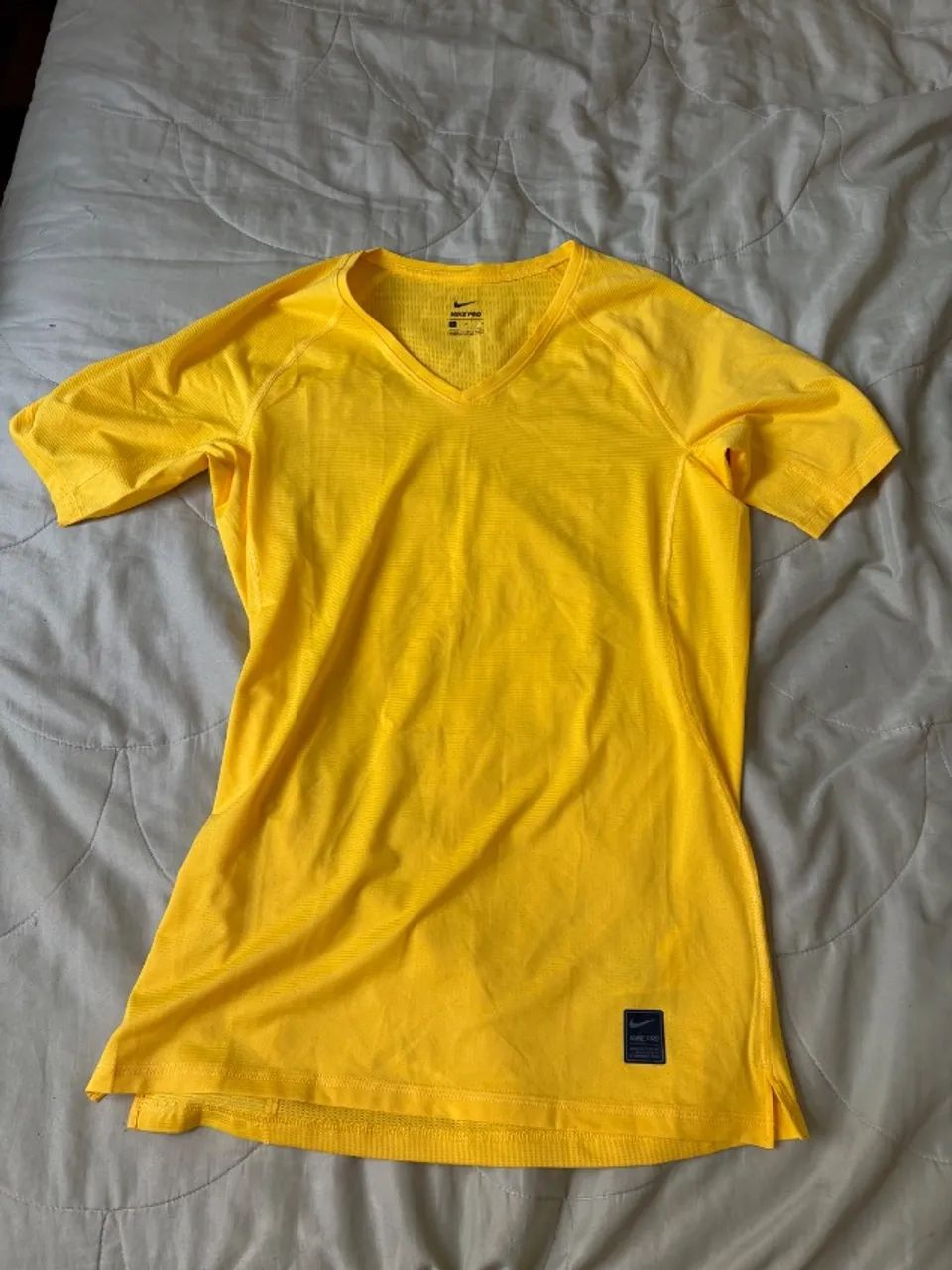 Nike Dri-FIT Amarela Ventilada