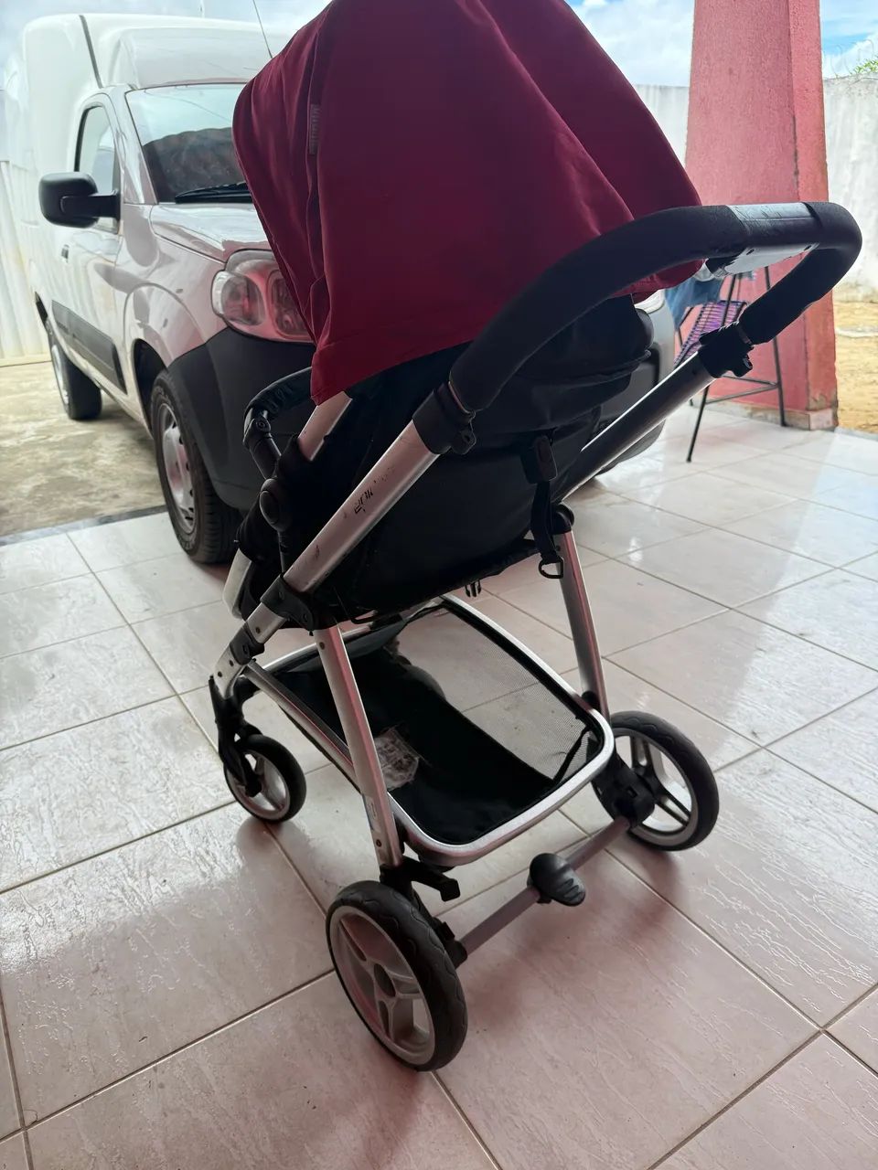 Carrinho de bebê com bebê conforto  - Foto 2
