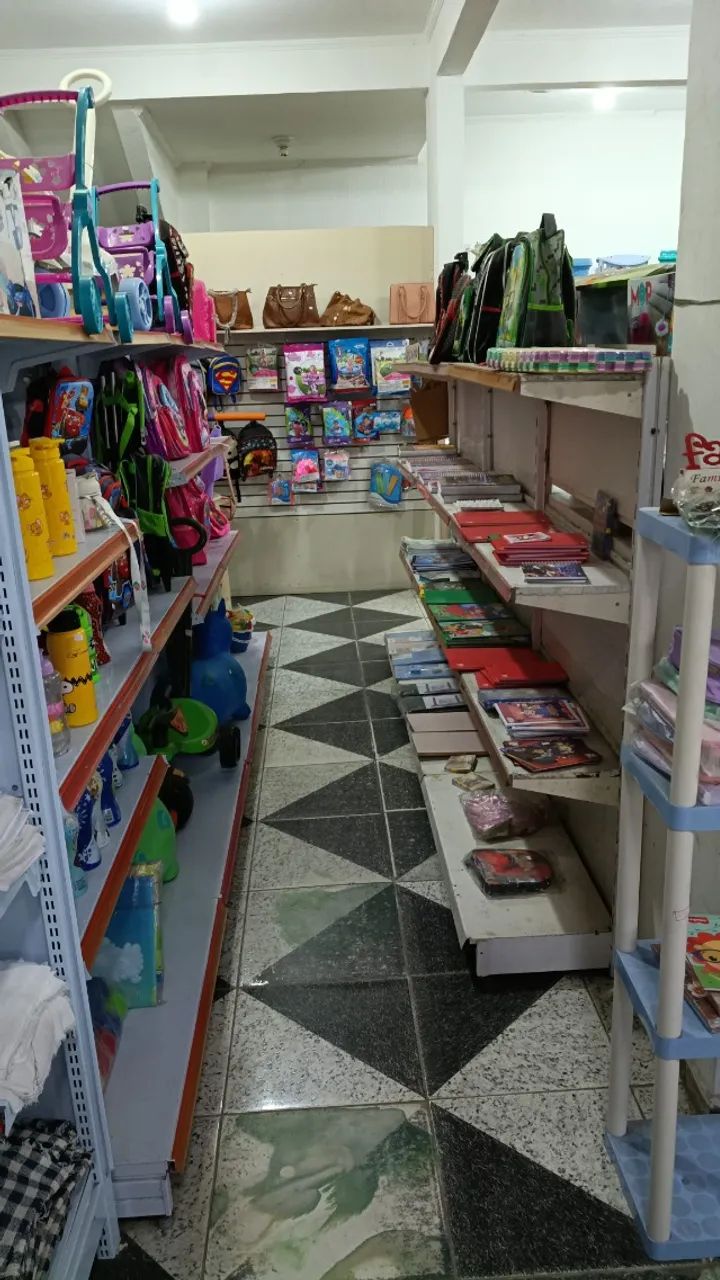 Vendo Gôndolas e painéis para loja esses que estão nesta loja, estou passando o ponto  - Foto 3