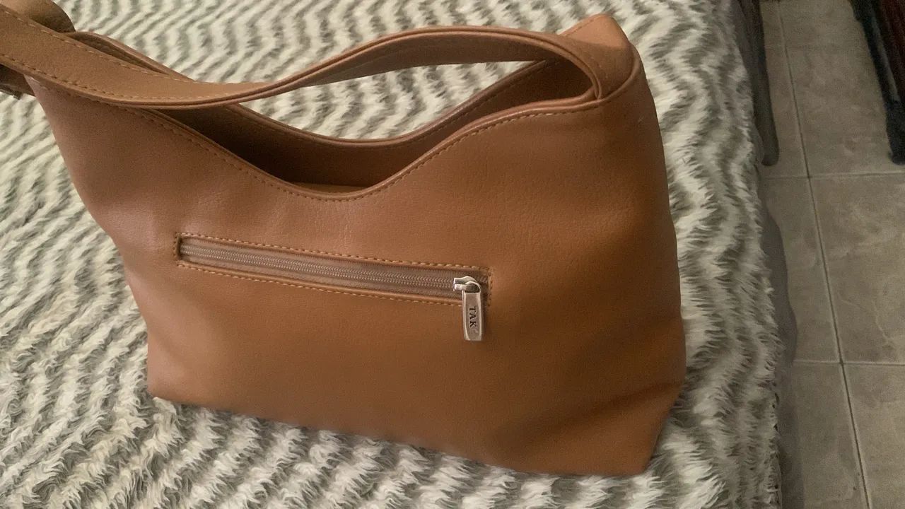 Bolsa de ombro na cor marrom  - Foto 4
